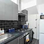 Cliffton House, Sleeps 5, Parking,netflix, Wifi, Only 6 Min To 利兹