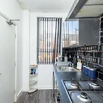 度假居 Cliffton House, Sleeps 5, Parking,netflix, Wifi, Only 6 Min To 利兹