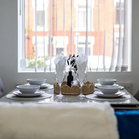 Cliffton House, Sleeps 5, Parking,netflix, Wifi, Only 6 Min To Feriehus