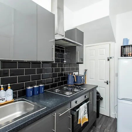 Cliffton House, Sleeps 5, Parking,netflix, Wifi, Only 6 Min To Leeds (West Yorkshire)