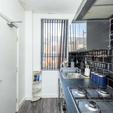 Semesterbostad Cliffton House, Sleeps 5, Parking,netflix, Wifi, Only 6 Min To Leeds (West Yorkshire)