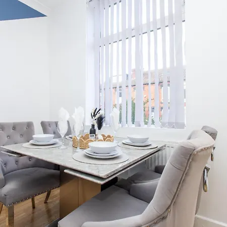 Cliffton House, Sleeps 5, Parking,netflix, Wifi, Only 6 Min To *