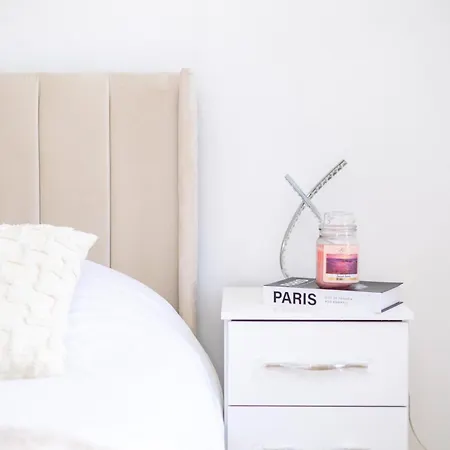 Cliffton House, Sleeps 5, Parking,netflix, Wifi, Only 6 Min To Feriehus