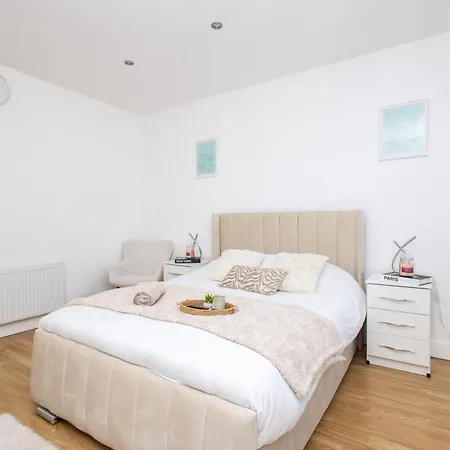 Cliffton House, Sleeps 5, Parking,netflix, Wifi, Only 6 Min To Semesterbostad