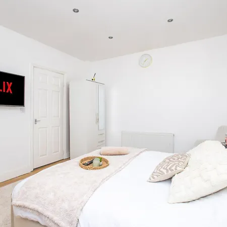 Cliffton House, Sleeps 5, Parking,netflix, Wifi, Only 6 Min To