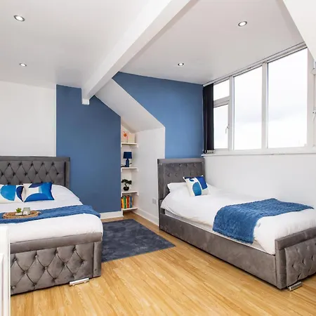 Semesterbostad Cliffton House, Sleeps 5, Parking,netflix, Wifi, Only 6 Min To