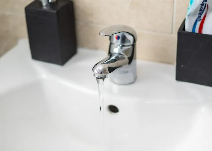 度假居 Cliffton House, Sleeps 5, Parking,netflix, Wifi, Only 6 Min To *