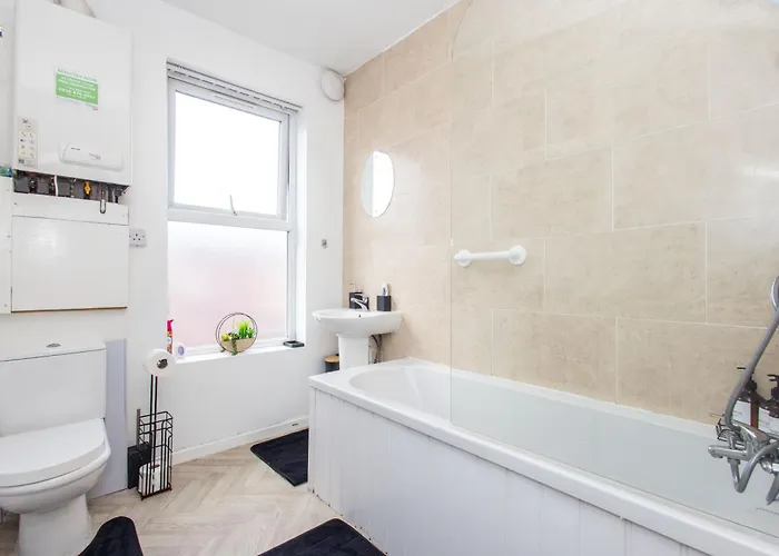 Cliffton House, Sleeps 5, Parking,netflix, Wifi, Only 6 Min To *