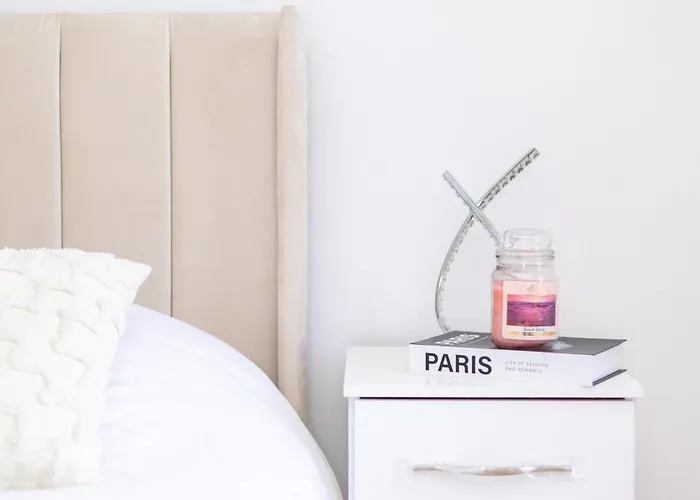 Cliffton House, Sleeps 5, Parking,netflix, Wifi, Only 6 Min To 度假居