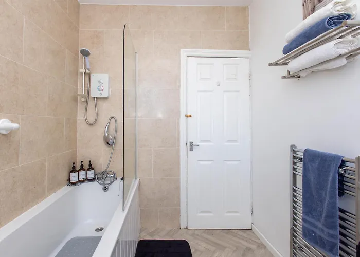 Cliffton House, Sleeps 5, Parking,netflix, Wifi, Only 6 Min To *