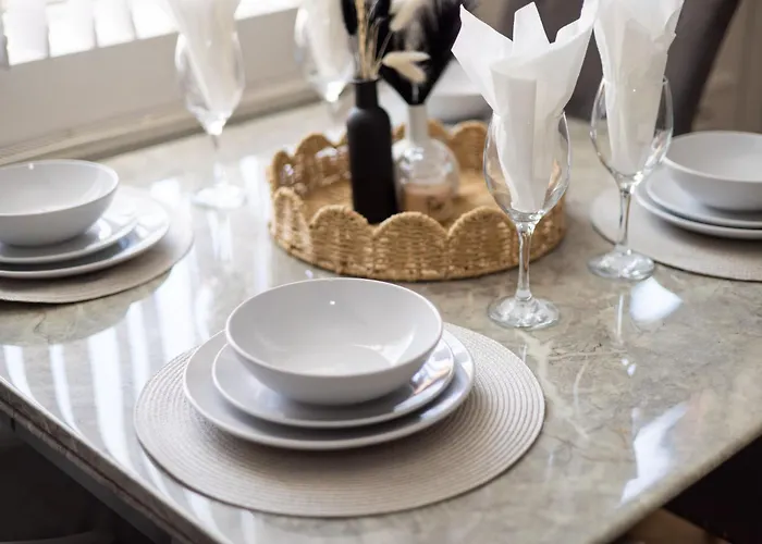 Сasa de vacaciones Cliffton House, Sleeps 5, Parking,netflix, Wifi, Only 6 Min To Leeds (West Yorkshire)